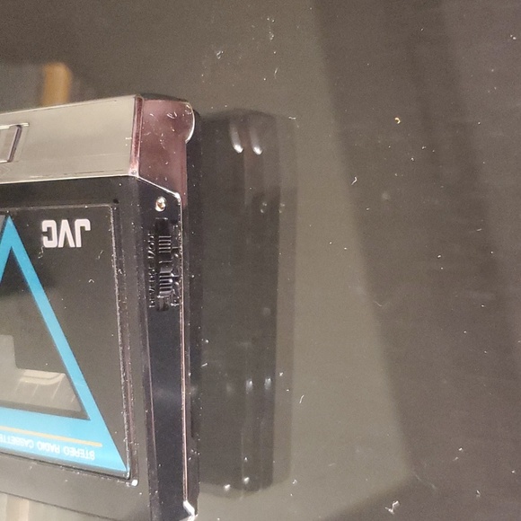 Rare vintage JVC cassette player with original case - Picture 4 of 5